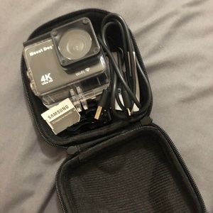 MOUNTDOG Waterproof Camera + 32GB MicroSD Card